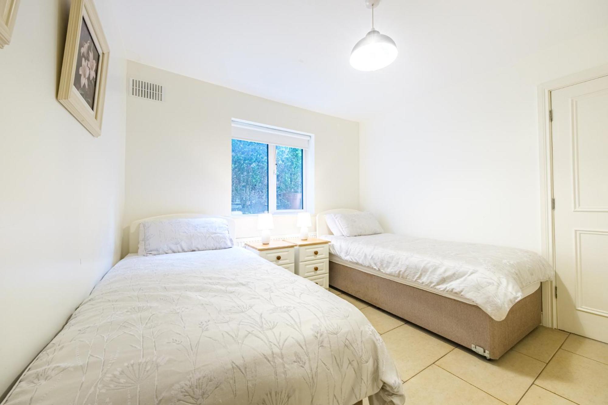 33A Steepleview Apartment Trim Bagian luar foto